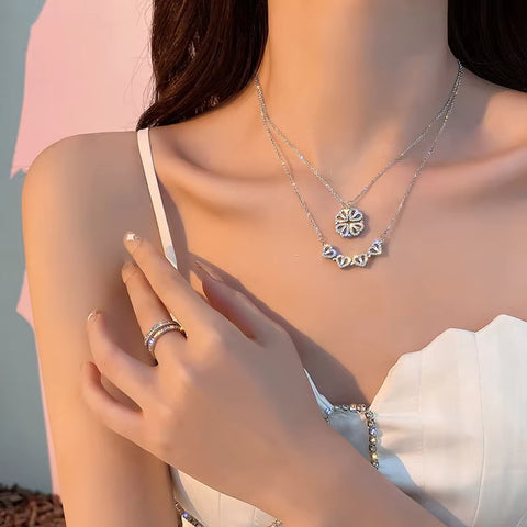 collana quadrifoglio apribile 4 cuori in argento 925 indossata